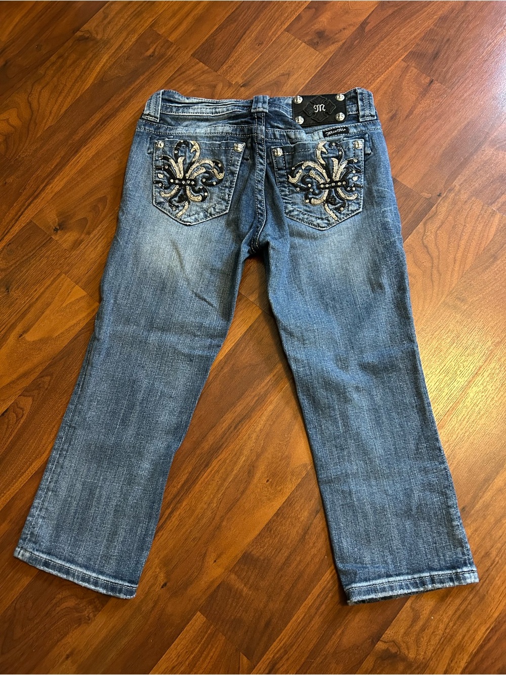 Miss Me Easy Crop jeans women’s 25 with rhinestones